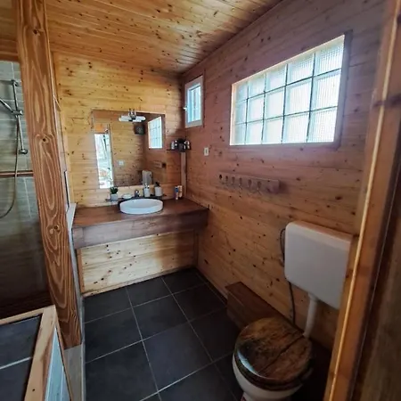 Lelek Lak Fahaz Lodge
